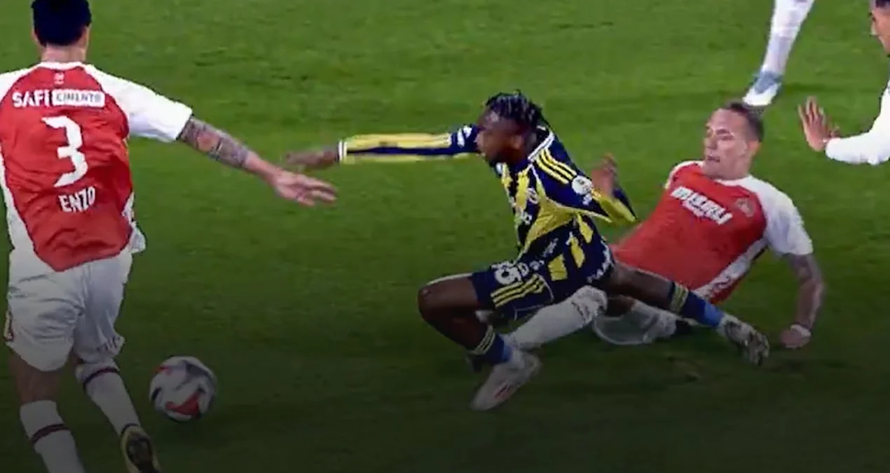 Fənərbaxça-Qaragümrük matçında VAR-la penalti təyin olundu
